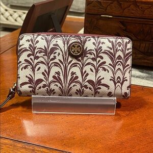Tory Burch Cream & Burgundy Logo Zip-Around Wallet